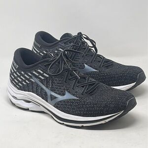Mizuno Black and Gray Athletic Shoes